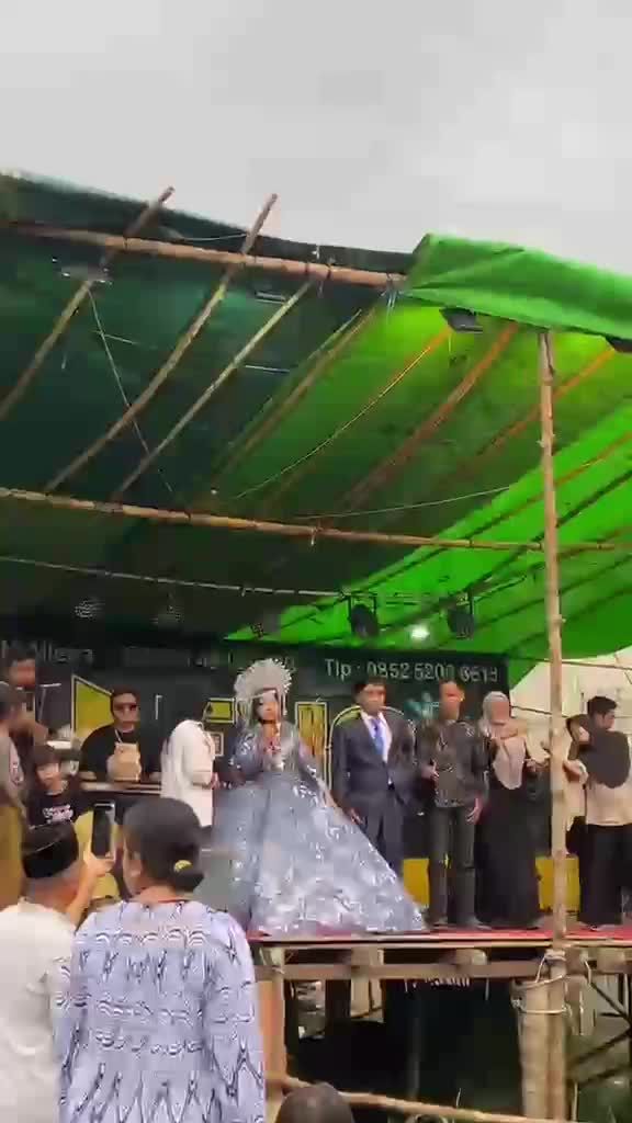ini aku lagi manggung, jangan lupa dukung aku ya aku pengen sukses
