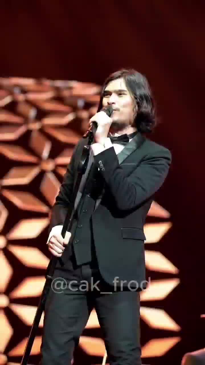 DI DALAM KERAMAIAN AKU MASIH MERASA SEPI .. DEWA 19 FEAT VIRZHA