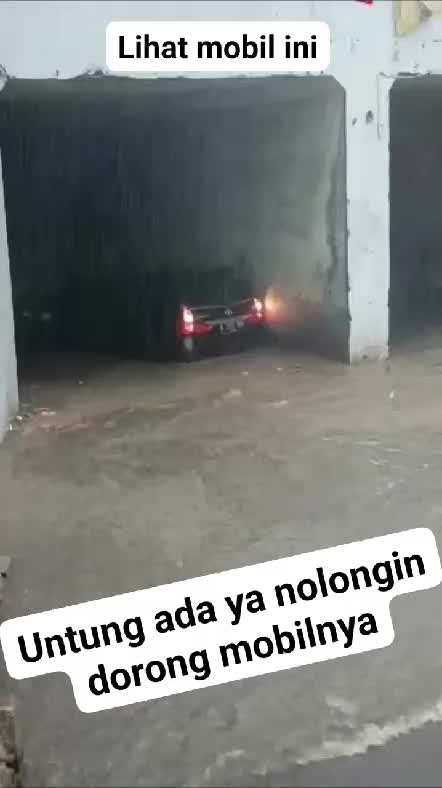 mobil yg nekat menerobos banjir!! 
 #RCTIPlus  #HOTrctiplus  #icrcti  #RCTIoke 
 #Berita RCTI   #Berita Terkini   #Berita terbaru 
