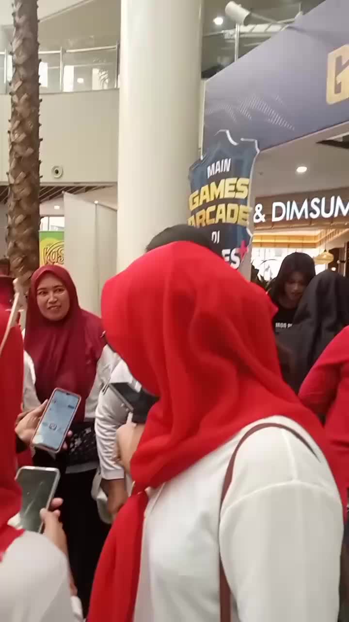 Dateng iseng ke metmall Cileungsi eh ada acara artis artis dari rcti