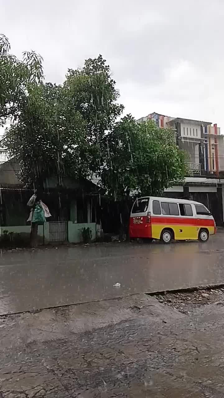 udah macet hujan lagi, kadungora garut nih
 #beritaterupdate  #short  #HOTrctiplus  #RCTIPlus 