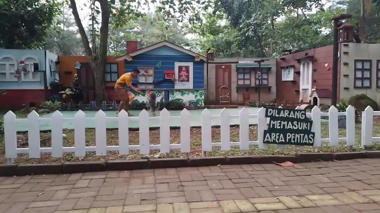 kita lanjut liat pertunjukan si anjing kecil guys..🥰🥰
#MasyaAllah tabarokallah 😍 
#liburankeluarga 
#ceriadanhappy 
#Happy family 
#RCTIPlus