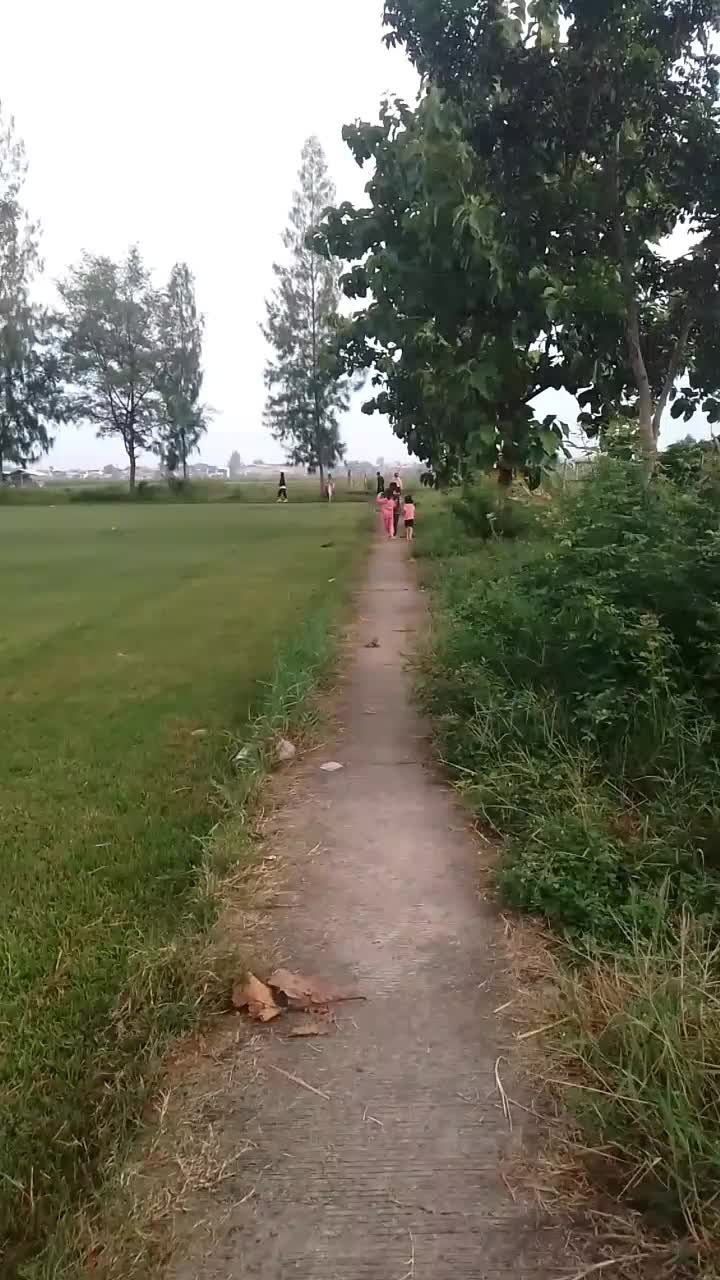 mumpung tgl merah kita jogging dulu guys. dilapangan deket rumah kayla.😍
jgn lupa olah ŕaga guys
#MasyaAllah tabarokallah 😍 
#lari lari dulu
