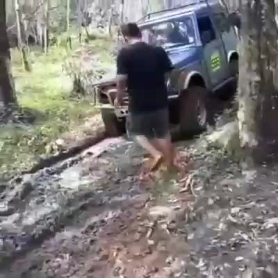 Ketika yang punya mobil belum berani, dengan terpaksalah saya menggantikan. Ternyata unitnya lolos. #MyFirstVideoOnHOT+ #funoffroad  #jimnyk