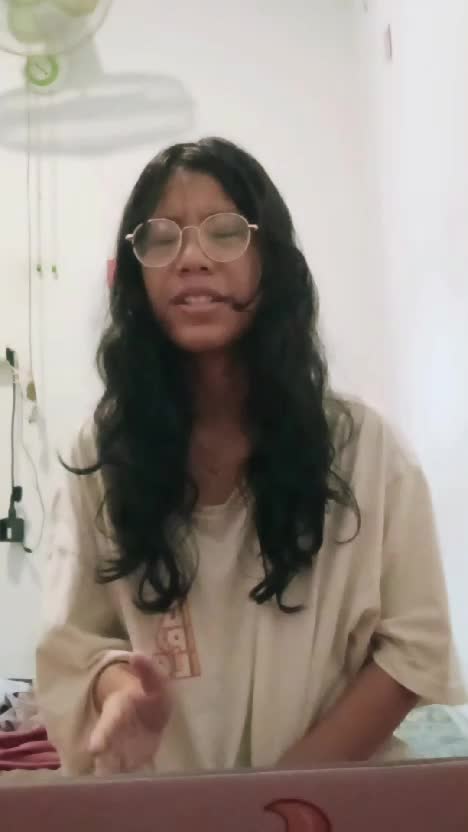 IDOL_XIII   TRINIRAH   20 TAHUN    JEMBRANA    LOVE IS GONE