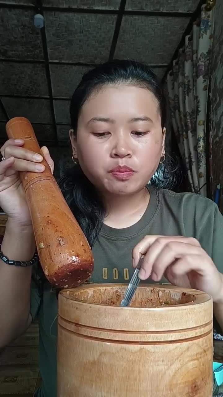 mukbang rujak tumbuk satu wadah abis sendiri
 #short  #challenge  #viral #RCTIPlus 