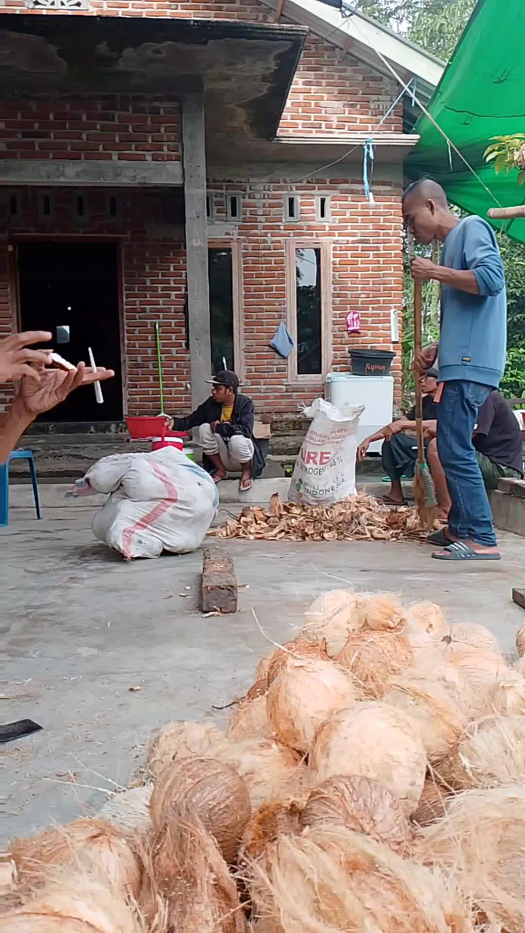 Gotong royong guys  #RCTIPlus  #kontenkreator  #entertainment 