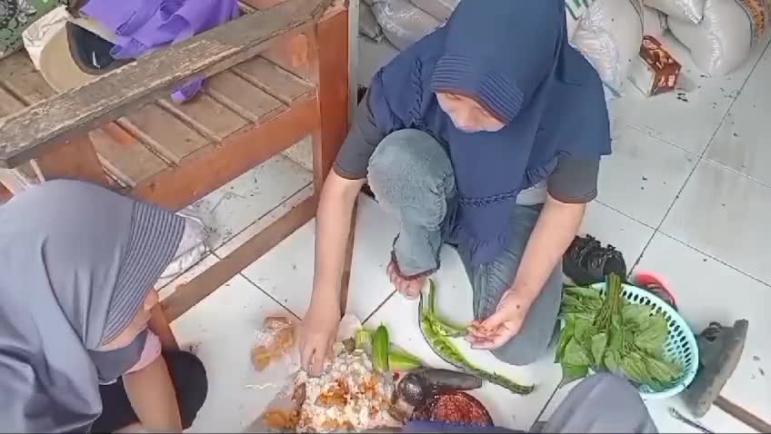 Makan siang bersama