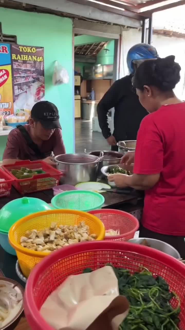 waahh warung ini makanannya enak banget