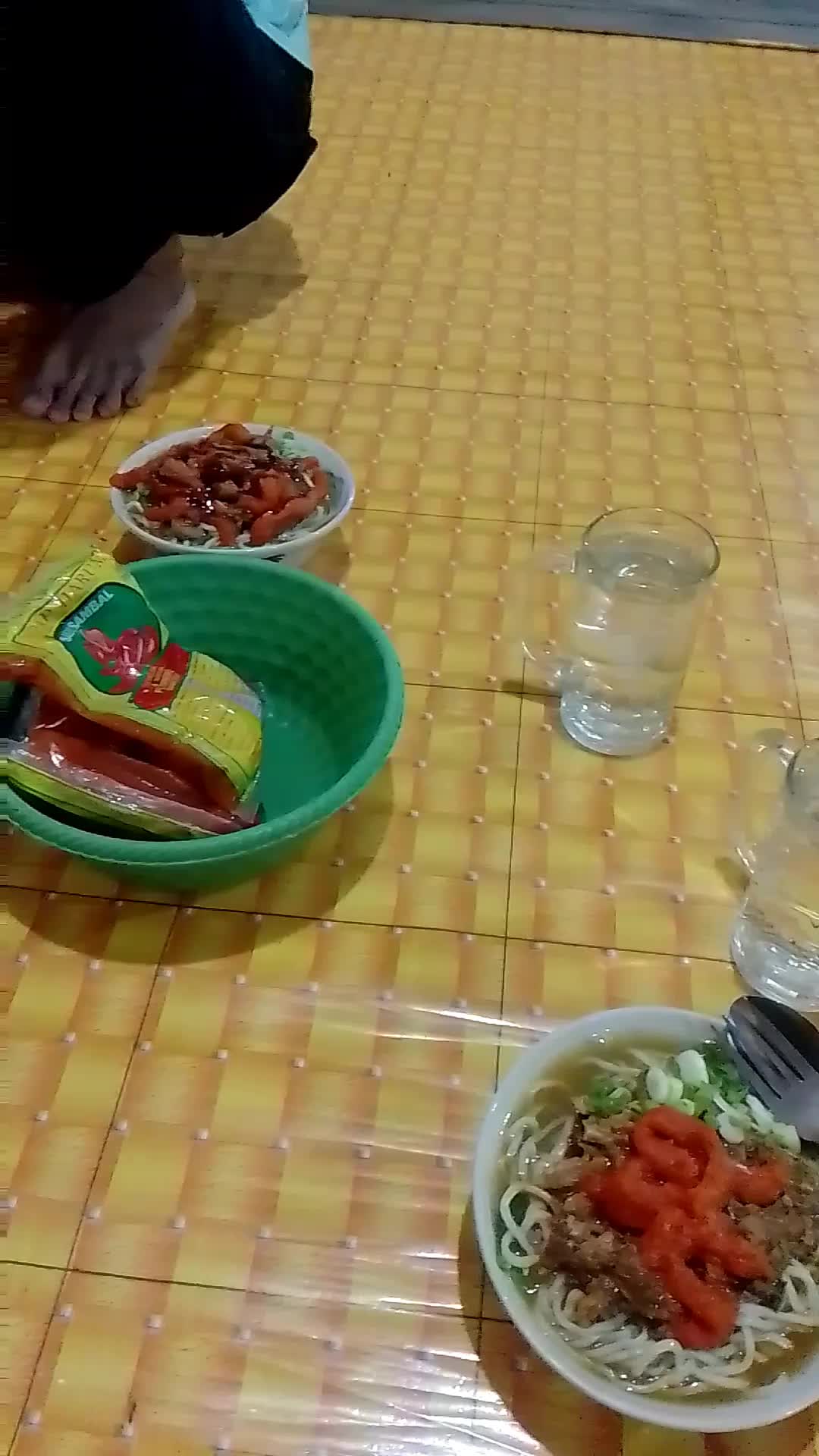 makan mie ayam bersama teman laki-laki #mieayam #reviewmakanan #Makanan Enak 