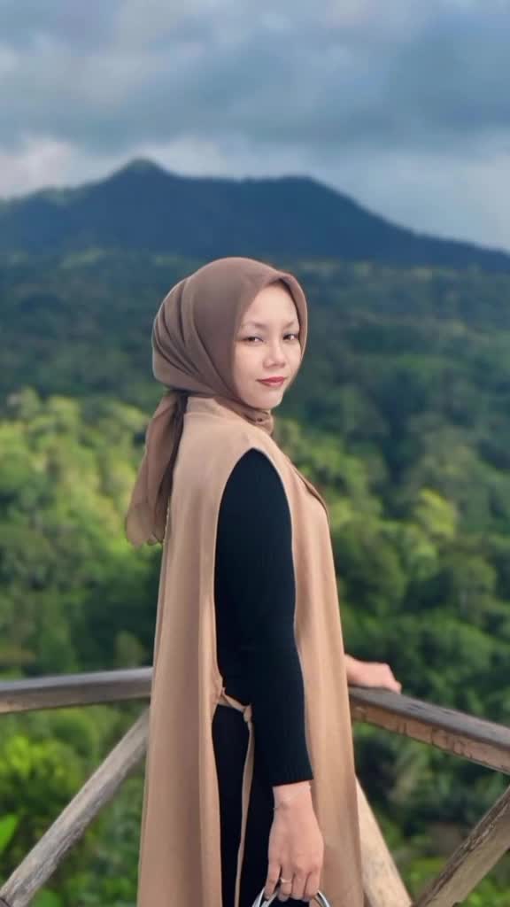 Diam itu lebih baik daripada banyak bicara yang ga berguna #diambil sarinya aja