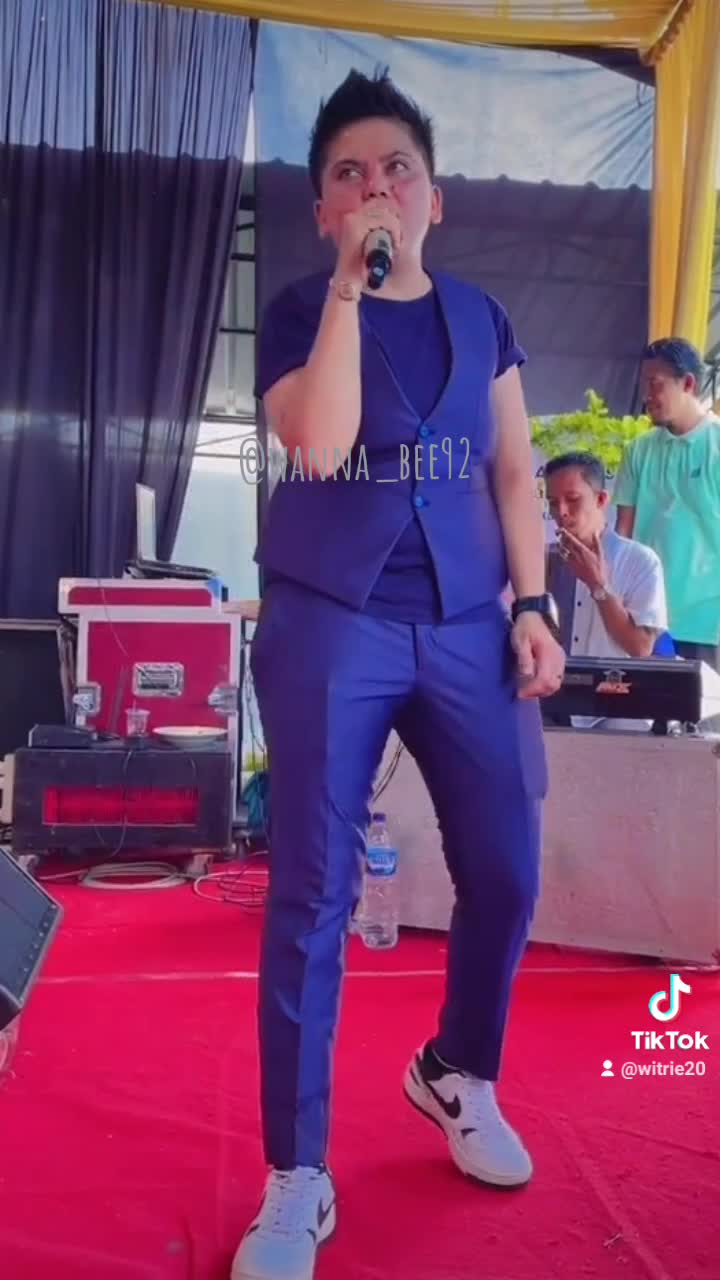 rindu tapi malu